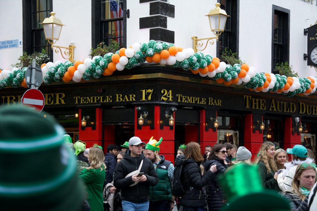 Temple bar Dublin parade saint-patrick